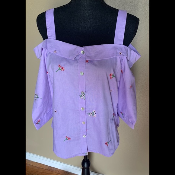 Romeo & Juliet Couture Tops - NWT, Romeo & Juliet Couture lavender blouse, size M